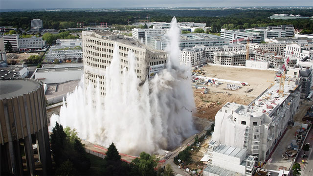 Vue aérienne de l'explosion de la tour Pentagone à clamart pour la vidéo corporate de suivi de chantier