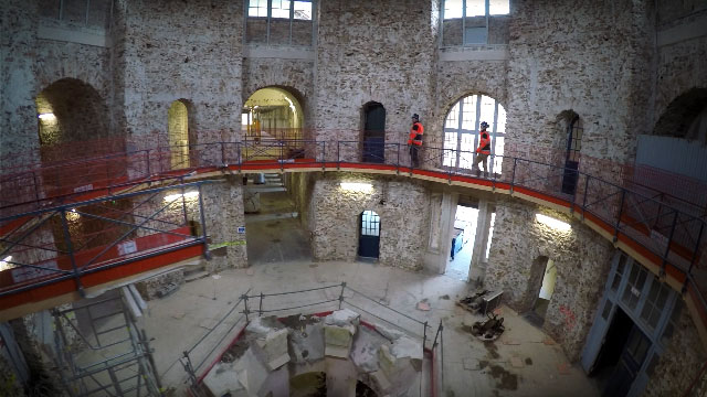 Vue d'ensemble de la Prison de la Santé en travaux pour un reportage sur les travaux