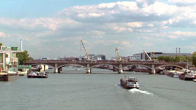 Vue générale du pont National en travaux pour une série vidéo